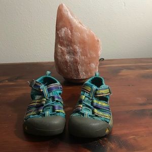Girls Keen Sandals size 6 or 13.5 cm